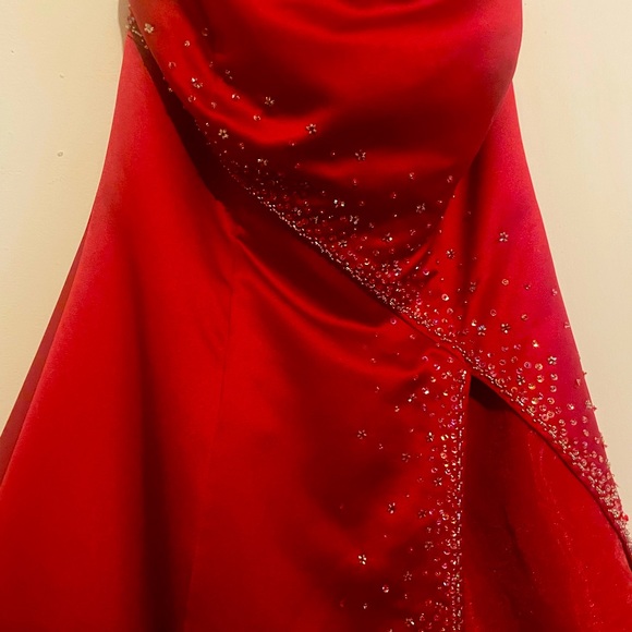 David's Bridal Vibrant Red Dress - Picture 1 of 4